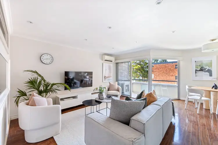 7 Bortfield Drive