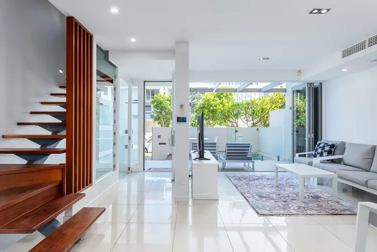 3/13 Second Avenue, Broadbeach QLD 4218