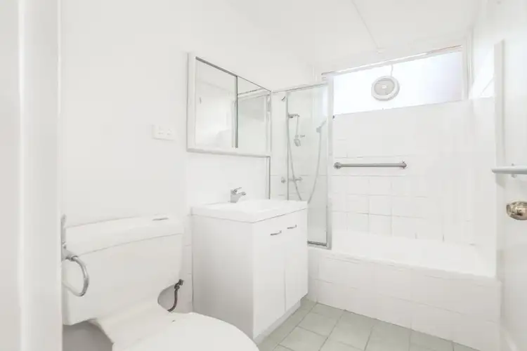 Fifth view of Homely apartment listing, 2/69 Morang Road, Hawthorn VIC 3122