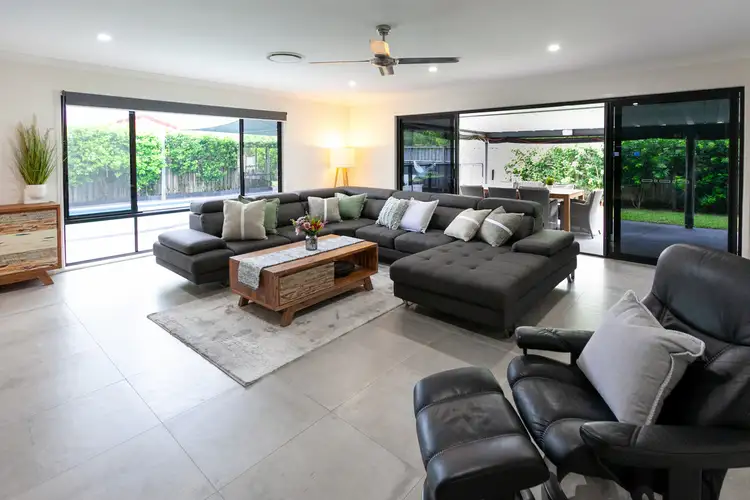 9 Cann Close, Pacific Pines QLD 4211