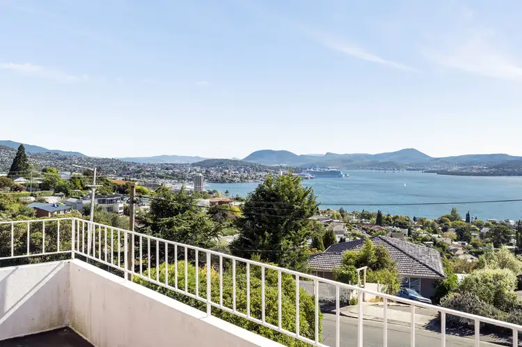 304 Churchill Avenue, Sandy Bay TAS 7005