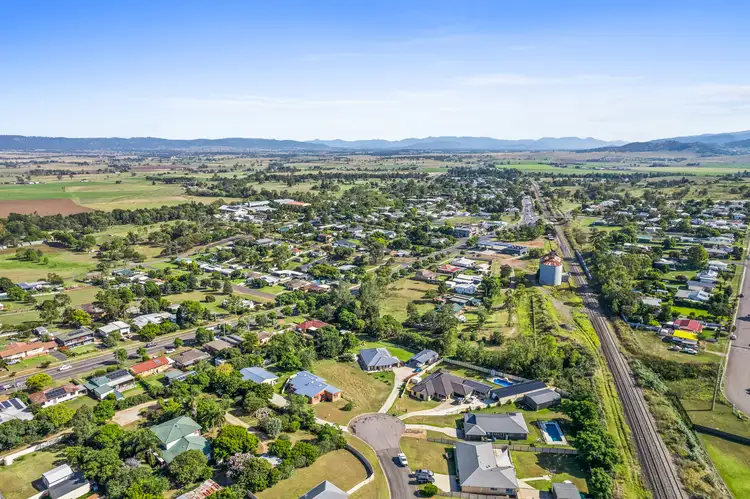 1 & 2/5 Alexander Close, Aberdeen NSW 2336