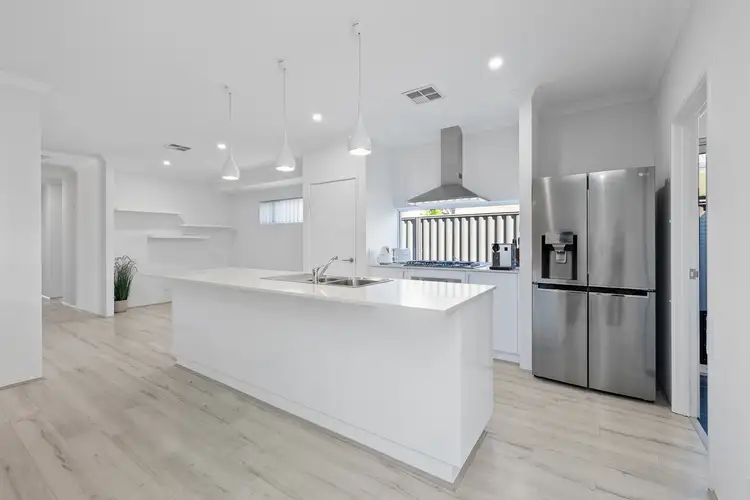 Second view of Homely house listing, 5 Gossan Chase, Piara Waters WA 6112
