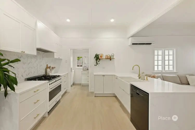 19 Dover Street, Hawthorne QLD 4171