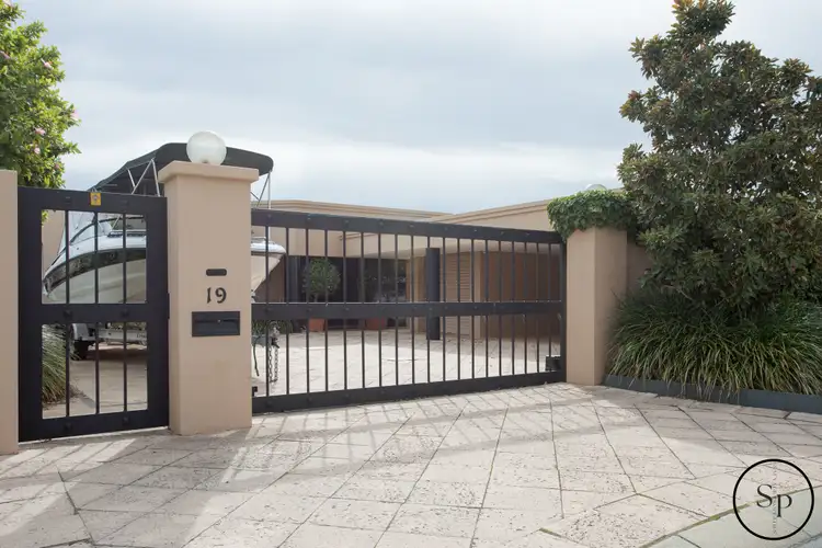 19 Cambria Island Retreat, Halls Head WA 6210