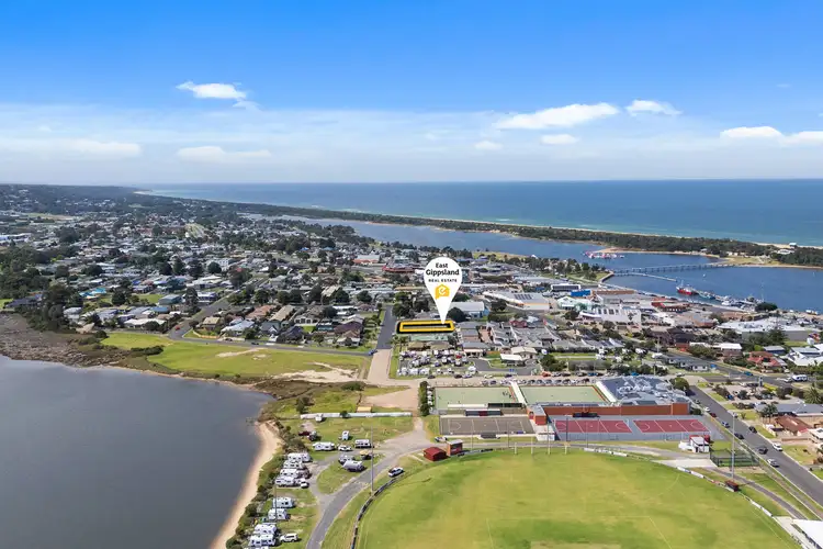 16 Devitt Street, Lakes Entrance VIC 3909