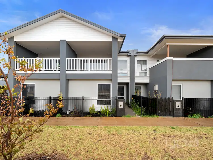 18 Calderwood Walk, Strathtulloh VIC 3338