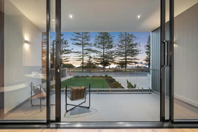 1/10 Esplanade, Semaphore South SA 5019