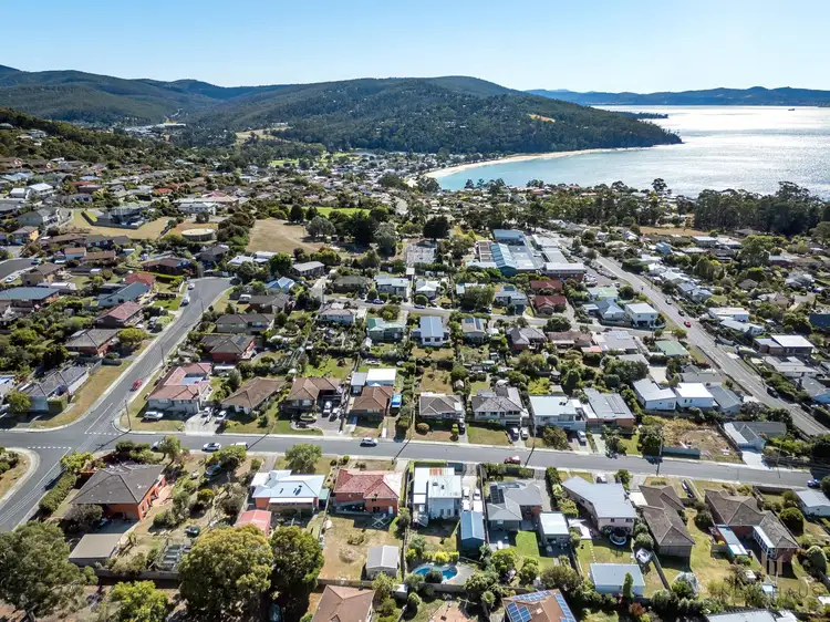 14 Tingira Road, Blackmans Bay TAS 7052