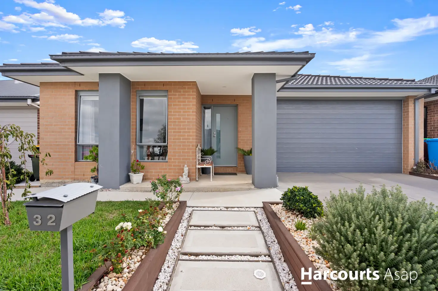 Main view of Homely house listing, 32 Positano Circuit, Berwick VIC 3806