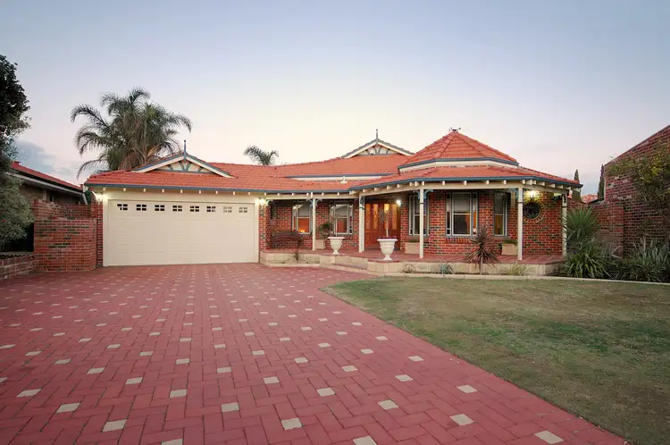 10 Caspian Pass, Iluka WA 6028