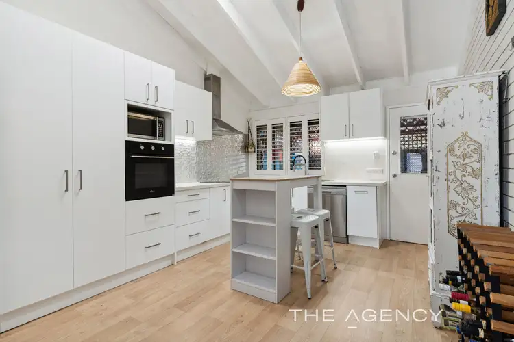 9a Menzies Place