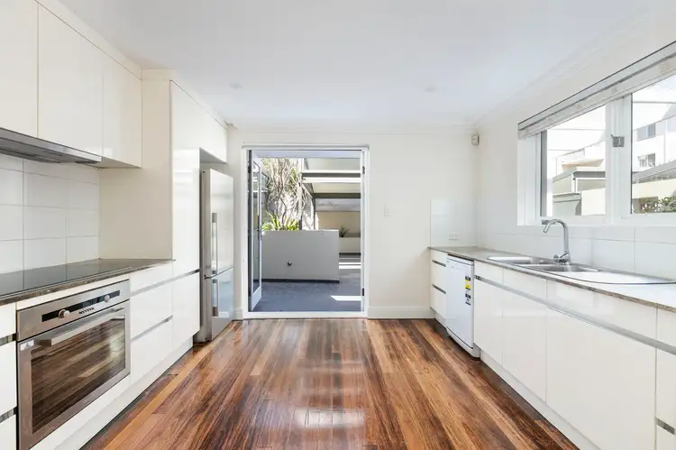 1E Reuss Street