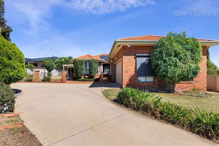5 Chisholm Place, Lloyd NSW 2650