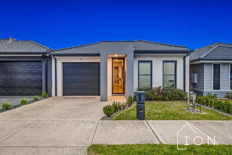 Main view of Homely house listing, 5 Cilroy Crescent, Cranbourne South VIC 3977