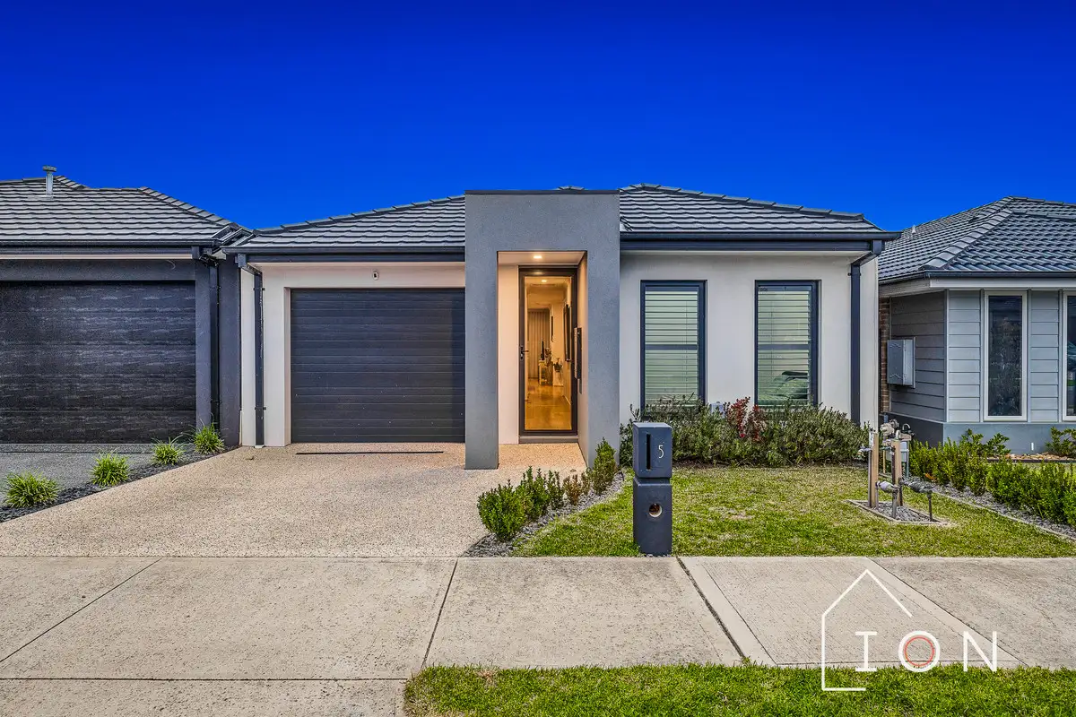 Main view of Homely house listing, 5 Cilroy Crescent, Cranbourne South VIC 3977