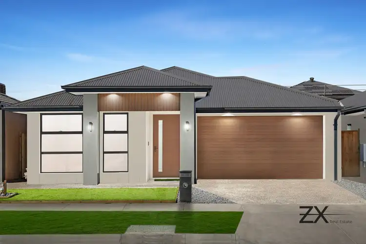 8 Heaton Road, Donnybrook VIC 3064