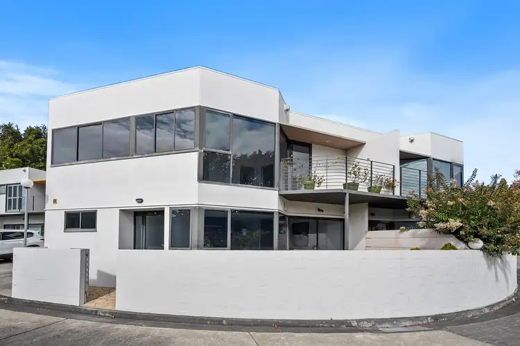 12/82 Sandy Bay Road