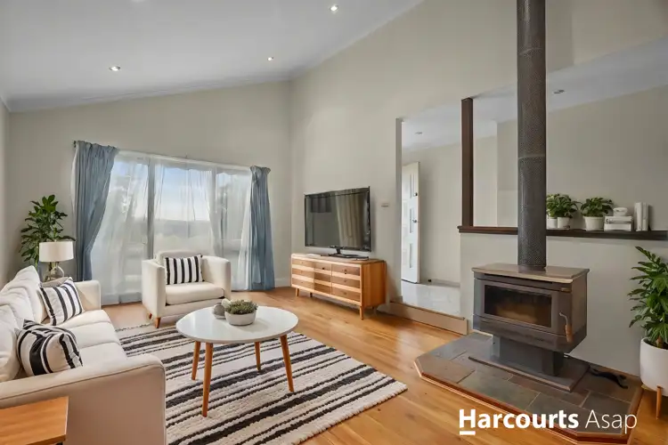 Second view of Homely house listing, 3 Headingly Court, Endeavour Hills VIC 3802