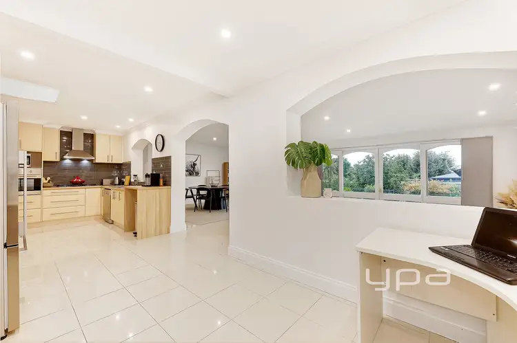 Fifth view of Homely house listing, 4 Douglas Court, Strathmore Heights VIC 3041