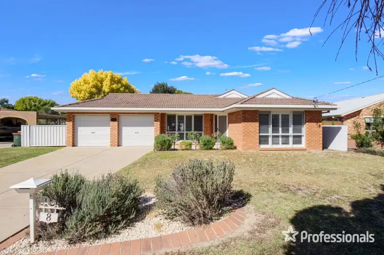 8 Magnolia Parade, Lake Albert NSW 2650
