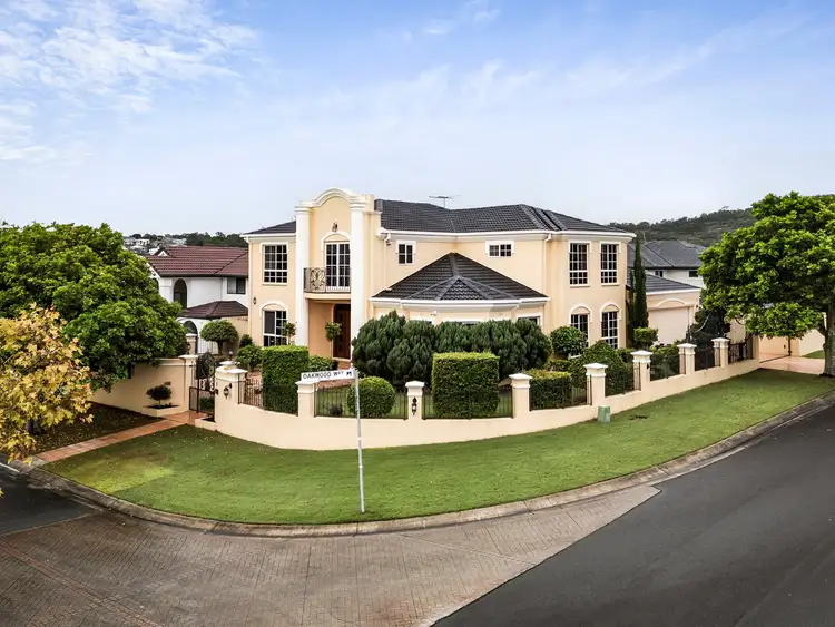 8 Oakwood Way, Carindale QLD 4152