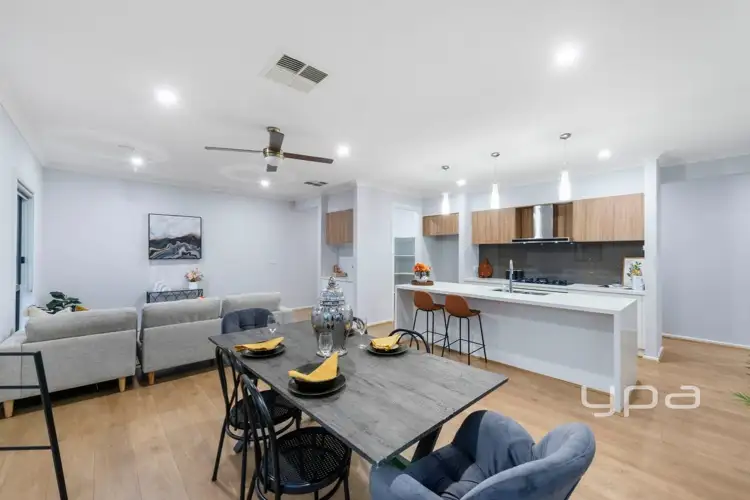 25 Azadi Crescent, Strathtulloh VIC 3338