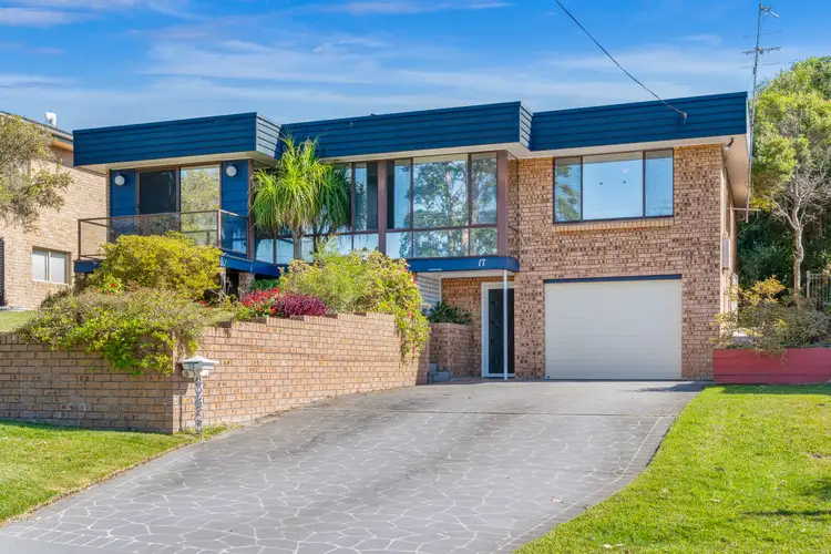 17 Torquay Drive, Lake Tabourie NSW 2539