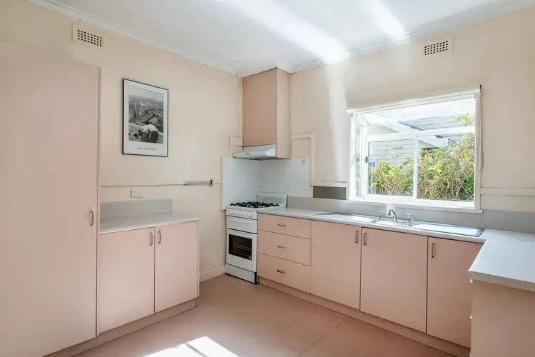 Second view of Homely house listing, 5 Kokoda Avenue, Hamilton VIC 3300