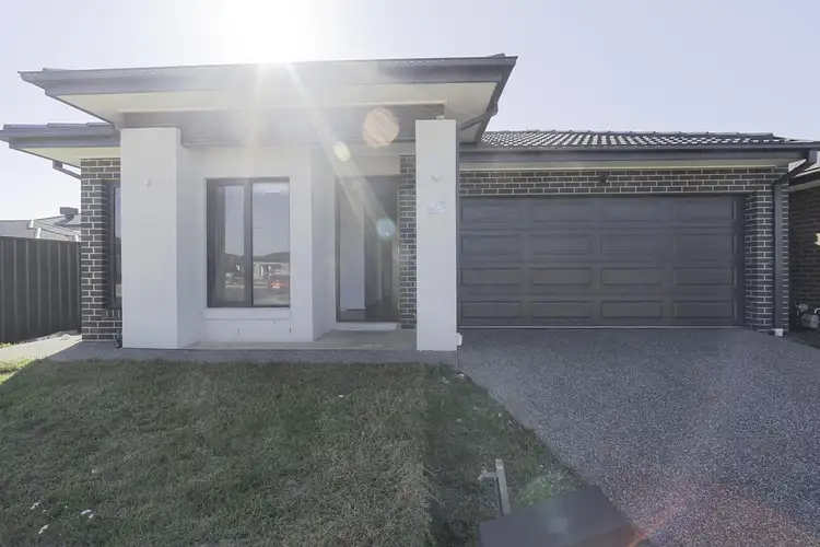 1 Heron Way, Melton South VIC 3338