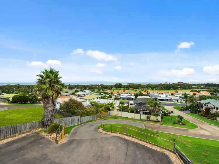 4 Moorabinda Court, Lakes Entrance VIC 3909