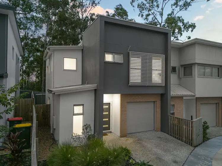12 Luther James Close