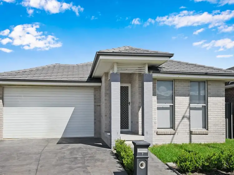 7 Sinclair Parade, Jordan Springs NSW 2747