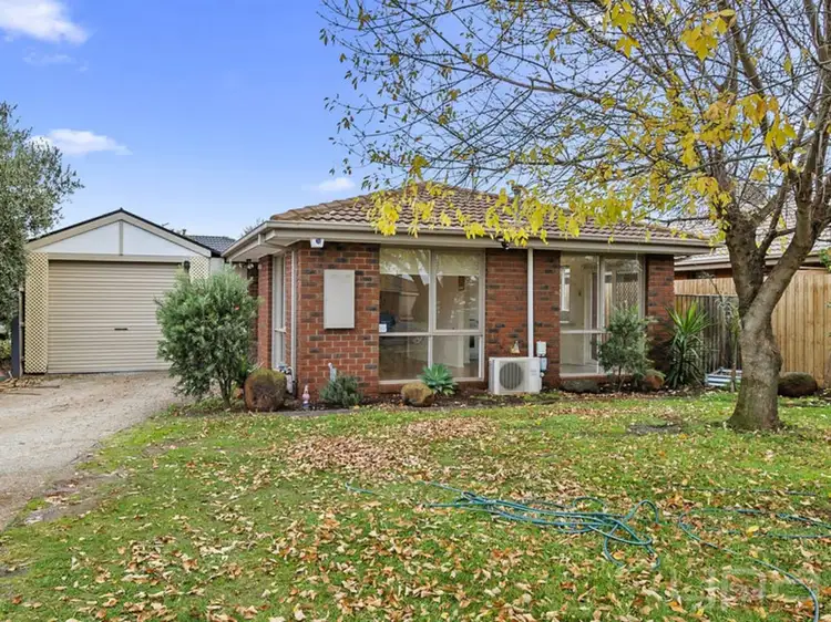 1/8 Denny Place, Melton South VIC 3338