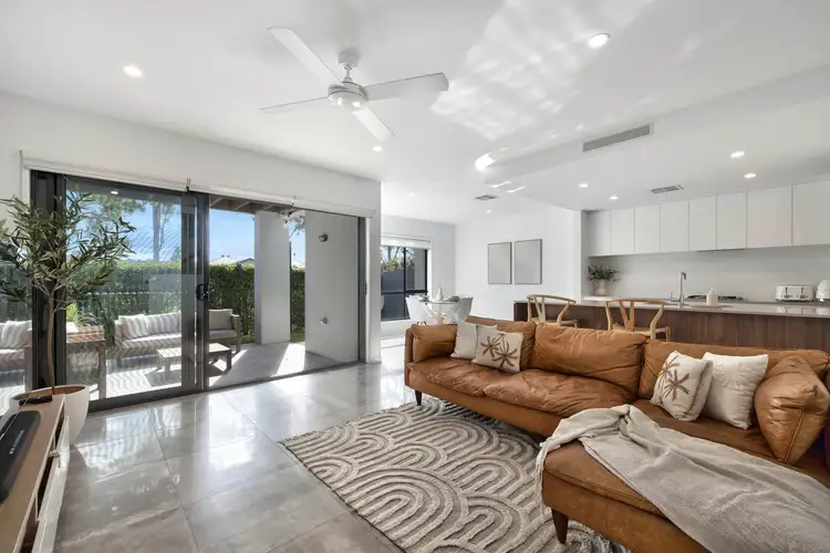 25/2 Flametree Circuit, Arundel QLD 4214