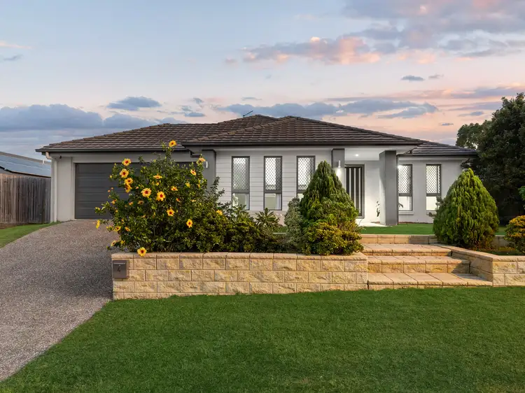 4 Highland Drive, Regents Park QLD 4118