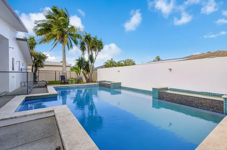 26 Mariners Crescent, Banora Point NSW 2486