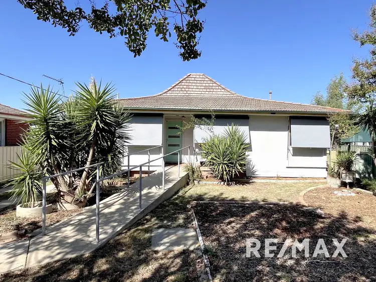 39 Chifley Crescent, Kooringal NSW 2650