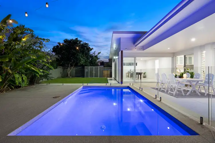 4 Kingfisher Crescent, Burleigh Waters QLD 4220