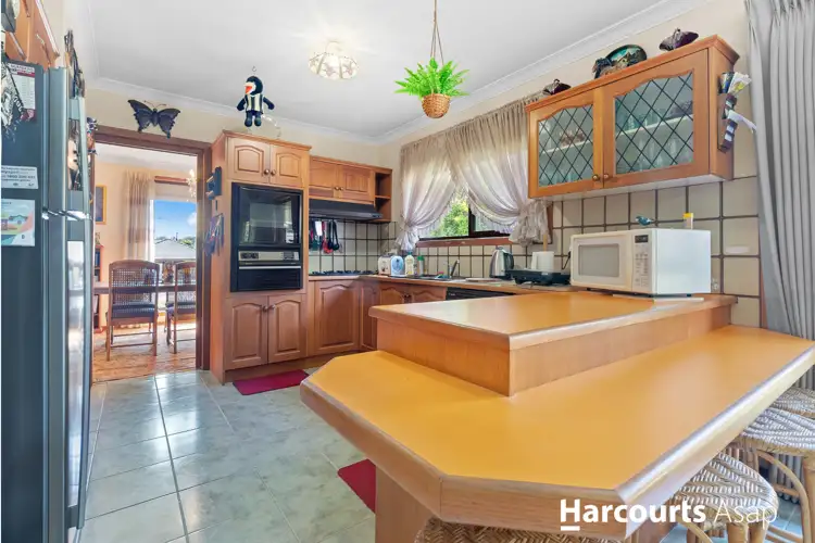 Fourth view of Homely house listing, 6 Pilosa Place, Endeavour Hills VIC 3802