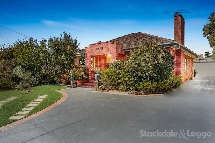 24 Beverley Grove, Mount Waverley VIC 3149