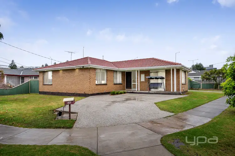 49 Woodstock Drive, Gladstone Park VIC 3043