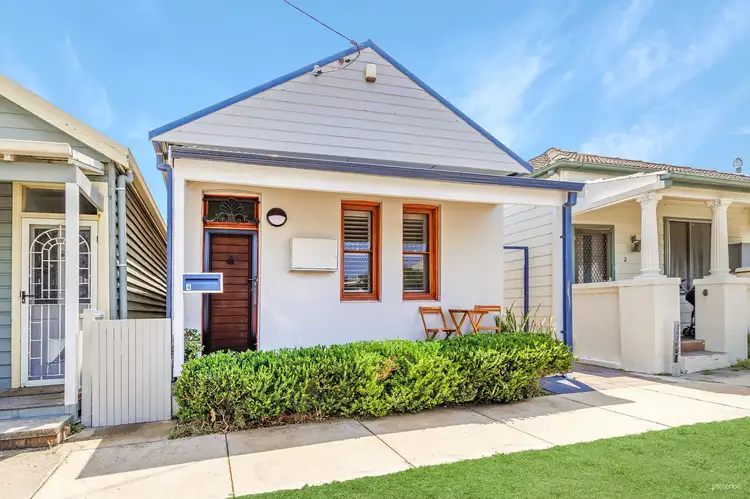 4 Young Street, Cooks Hill NSW 2300