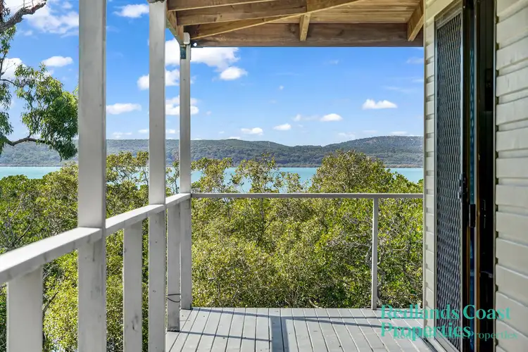 25 Blue Bay Crescent, Macleay Island QLD 4184