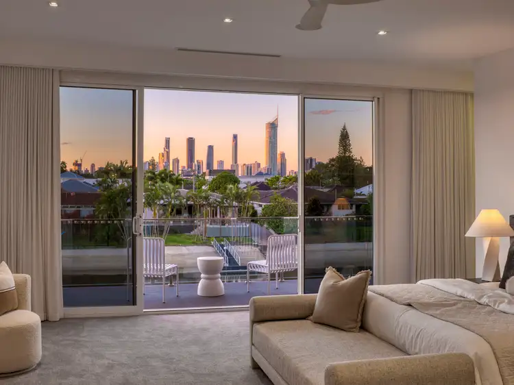 9 Grant Place, Broadbeach Waters QLD 4218