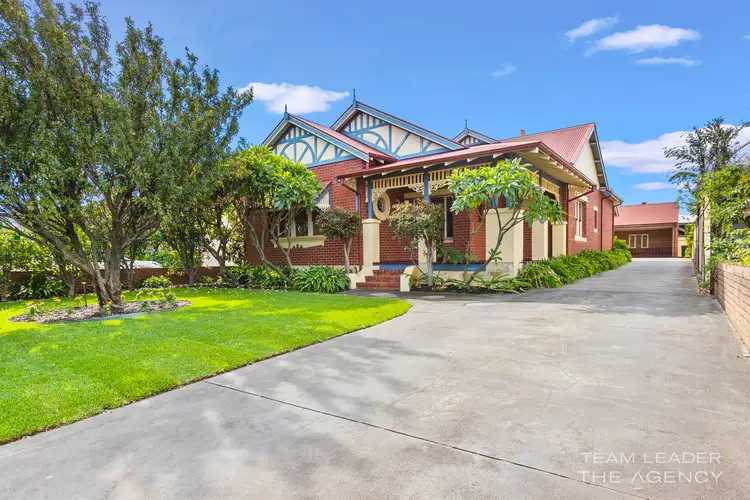 112 Grand Promenade