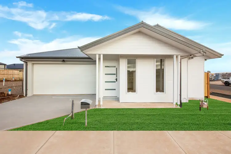 129 Paskas Drive, Fraser Rise VIC 3336