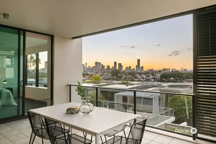 326/90 Wynnum Road, Norman Park QLD 4170