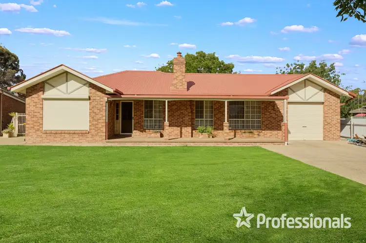 10 Jeeba Place, Glenfield Park NSW 2650