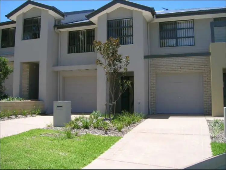 3/8 Seashell Avenue, Coomera QLD 4209